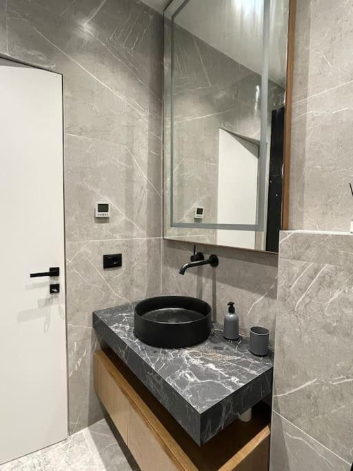 Angry Architects Apartment01 Tiran Dış mekan fotoğraf